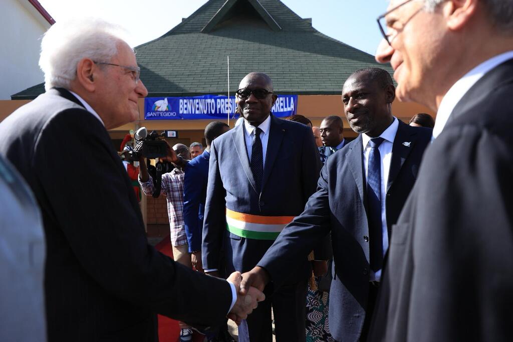 Il presidente Mattarella visita la Comunità di Sant'Egidio ad Abidjan: 